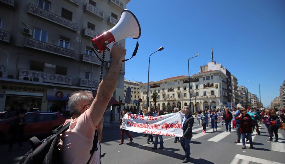 A generic square placeholder image with rounded corners in a figure.