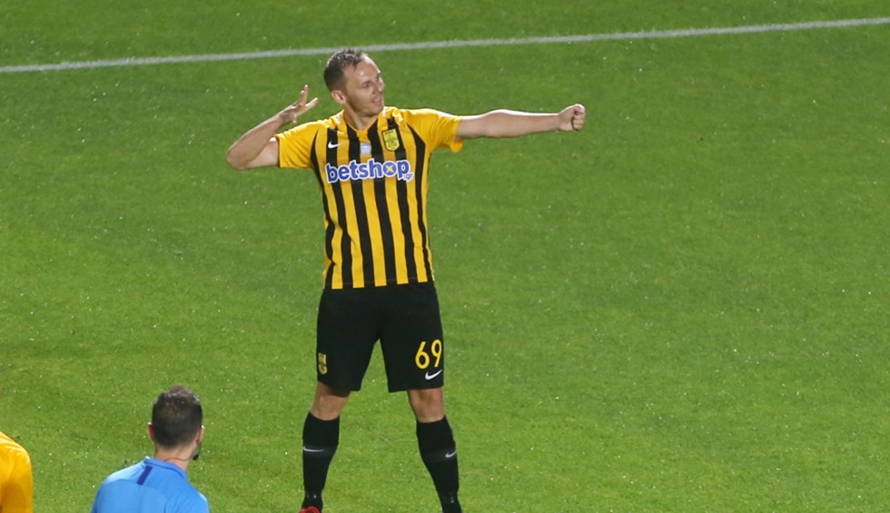 A generic square placeholder image with rounded corners in a figure.