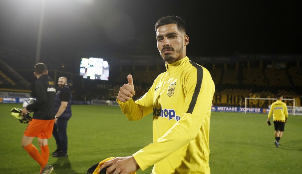 A generic square placeholder image with rounded corners in a figure.