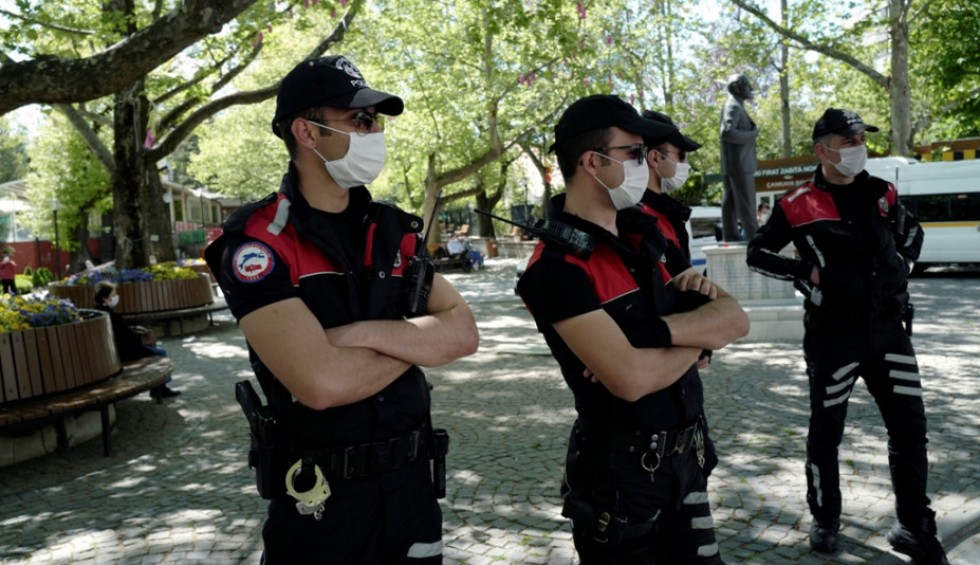 A generic square placeholder image with rounded corners in a figure.