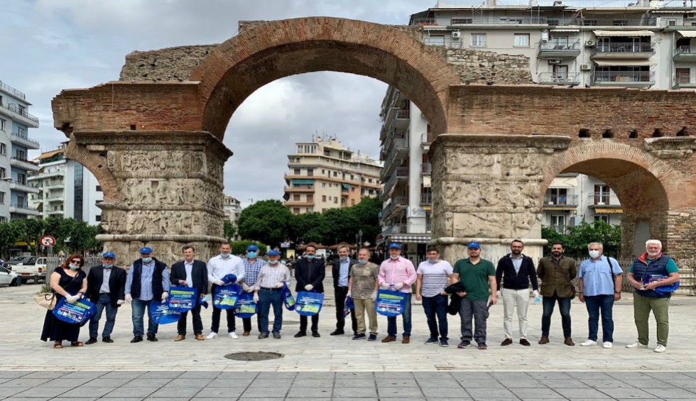 A generic square placeholder image with rounded corners in a figure.