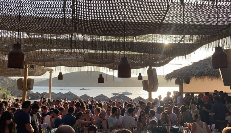 A generic square placeholder image with rounded corners in a figure.