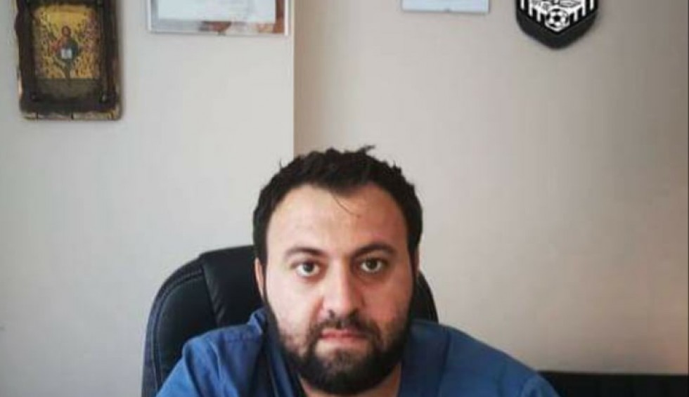 A generic square placeholder image with rounded corners in a figure.