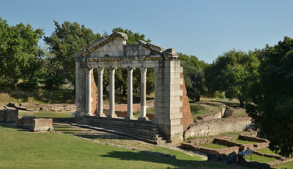 A generic square placeholder image with rounded corners in a figure.