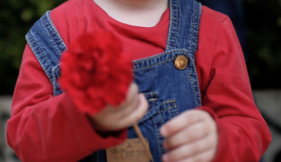 A generic square placeholder image with rounded corners in a figure.