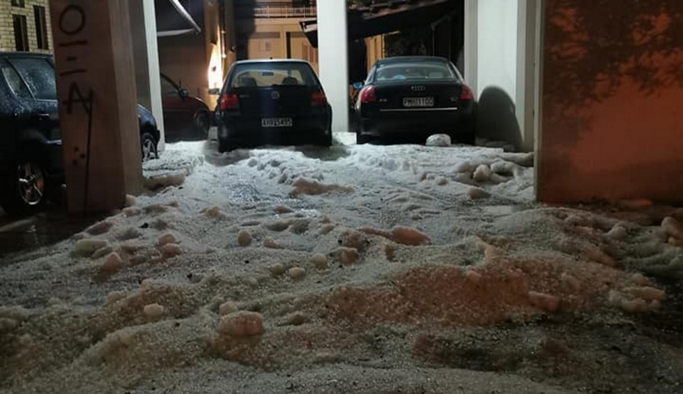 A generic square placeholder image with rounded corners in a figure.