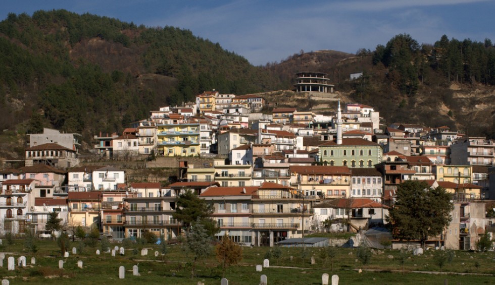 A generic square placeholder image with rounded corners in a figure.