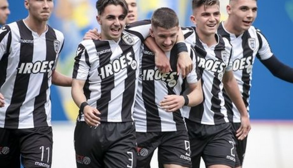 A generic square placeholder image with rounded corners in a figure.