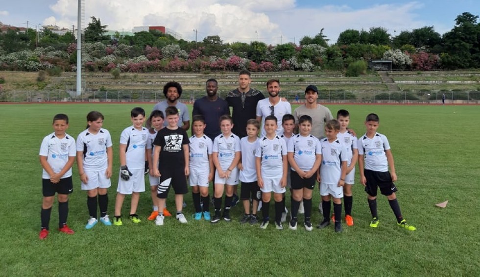 A generic square placeholder image with rounded corners in a figure.