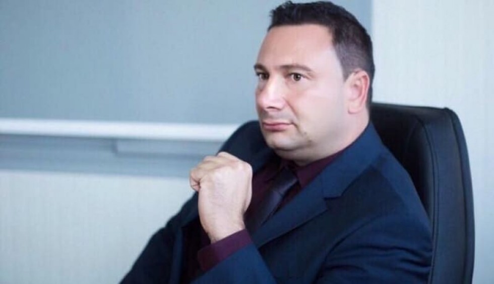 A generic square placeholder image with rounded corners in a figure.