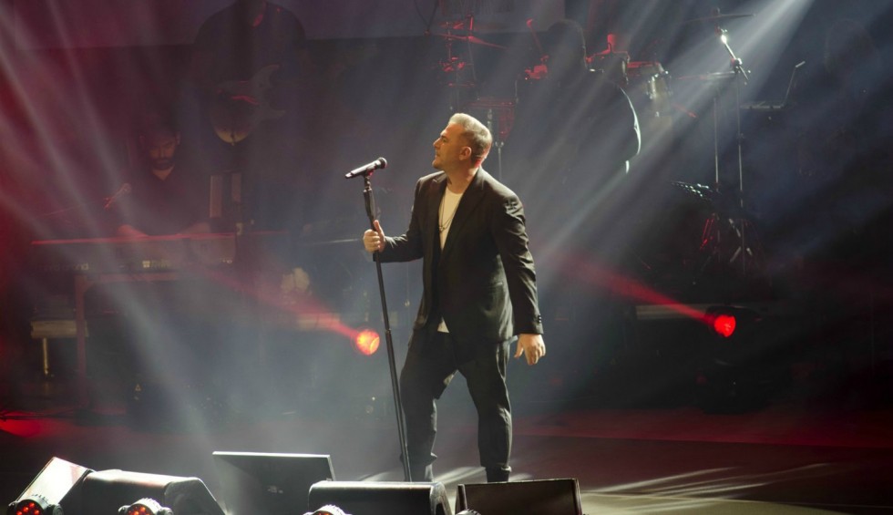 A generic square placeholder image with rounded corners in a figure.