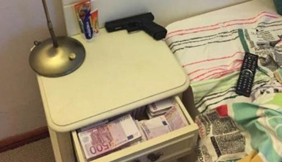 A generic square placeholder image with rounded corners in a figure.