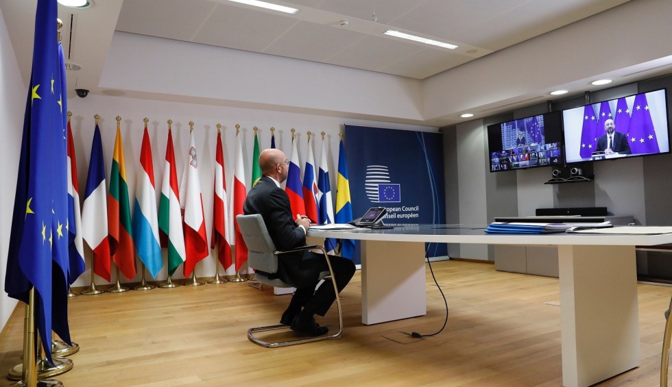 A generic square placeholder image with rounded corners in a figure.