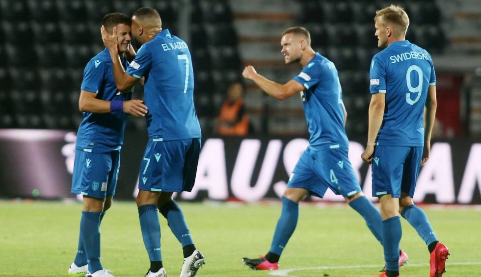 A generic square placeholder image with rounded corners in a figure.