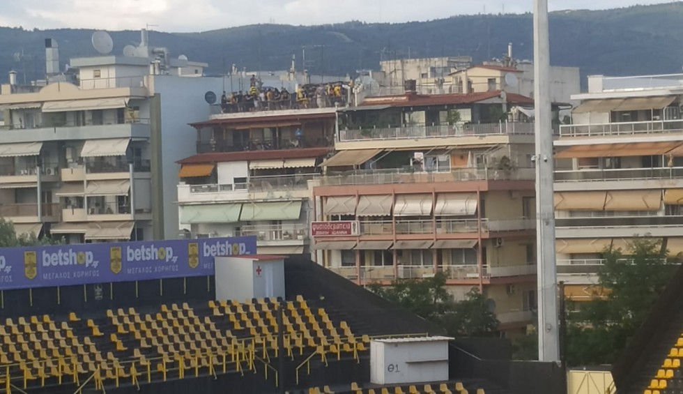 A generic square placeholder image with rounded corners in a figure.