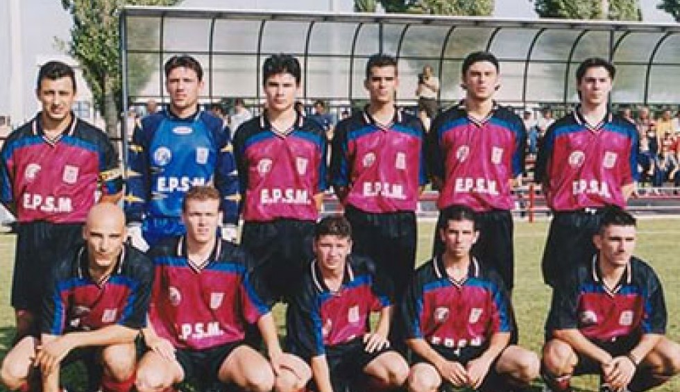 A generic square placeholder image with rounded corners in a figure.