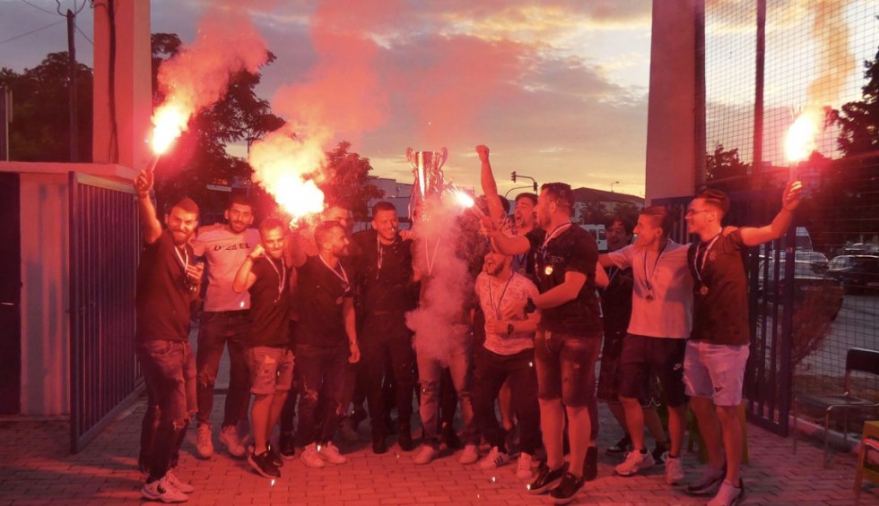 A generic square placeholder image with rounded corners in a figure.