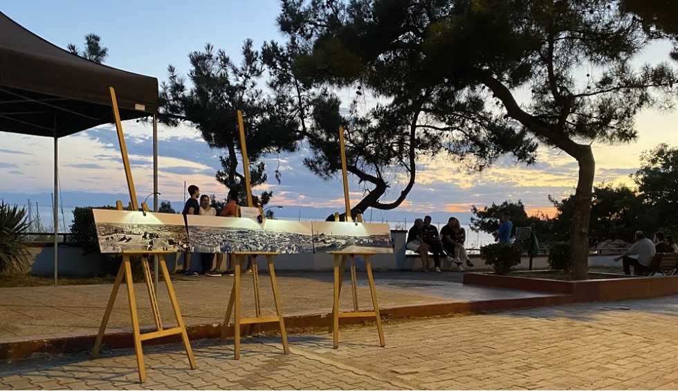 A generic square placeholder image with rounded corners in a figure.