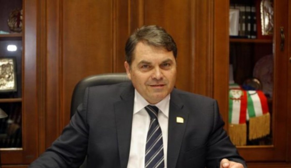 A generic square placeholder image with rounded corners in a figure.