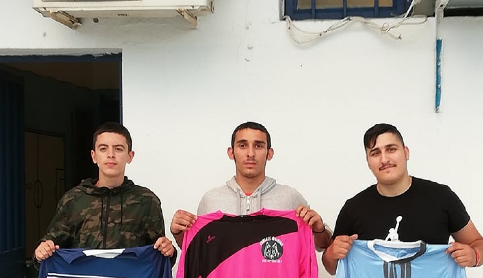 A generic square placeholder image with rounded corners in a figure.