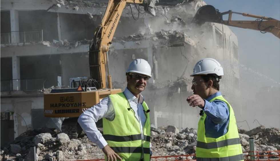 A generic square placeholder image with rounded corners in a figure.