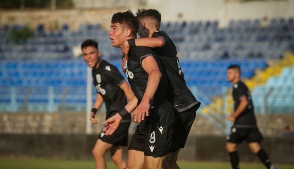 A generic square placeholder image with rounded corners in a figure.