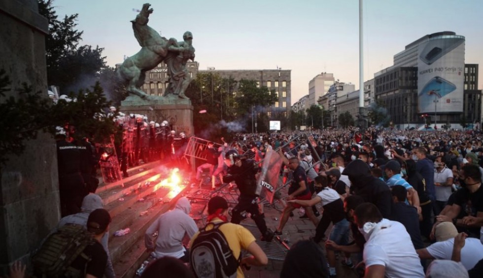 A generic square placeholder image with rounded corners in a figure.