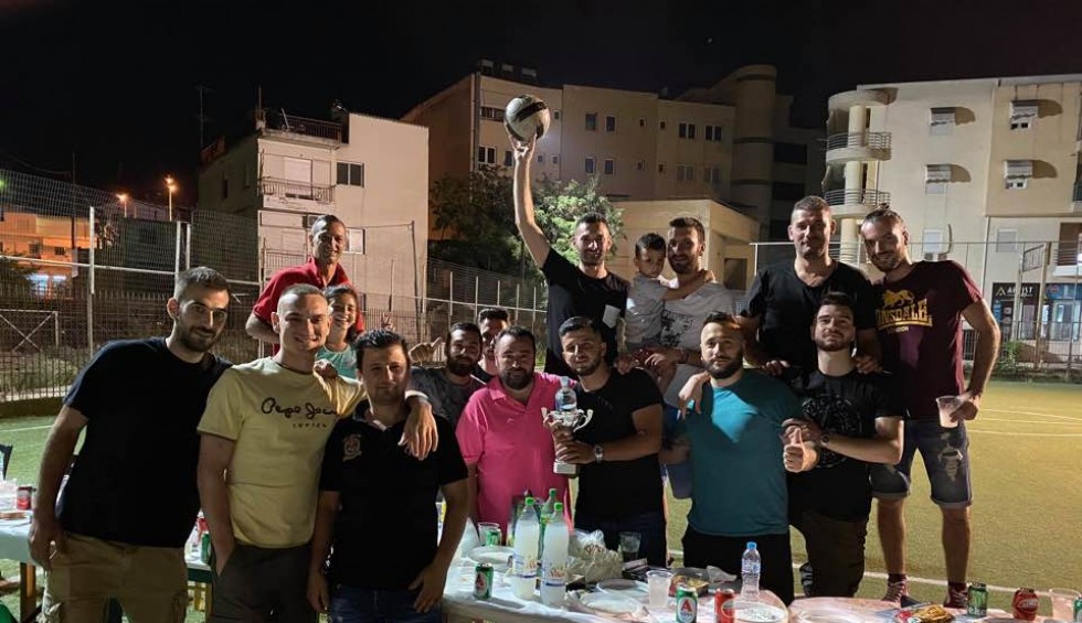 A generic square placeholder image with rounded corners in a figure.