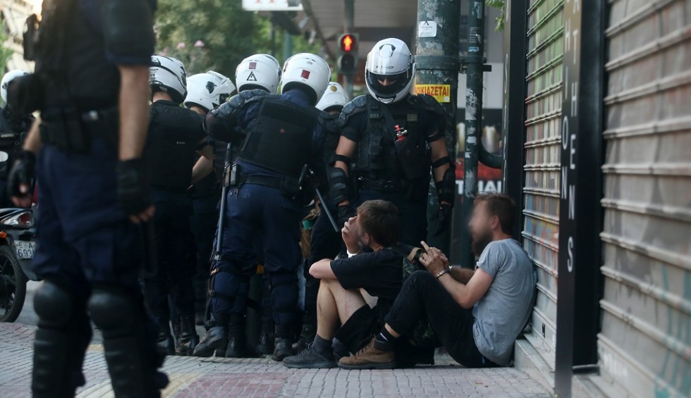 A generic square placeholder image with rounded corners in a figure.