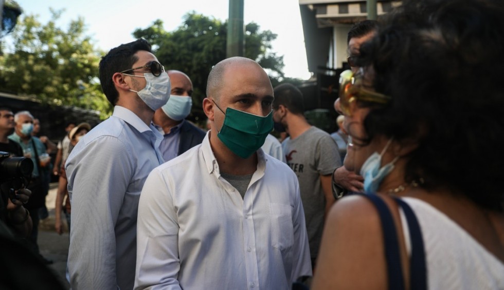 A generic square placeholder image with rounded corners in a figure.