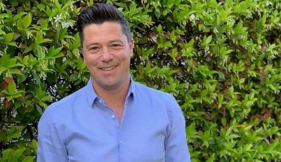 A generic square placeholder image with rounded corners in a figure.