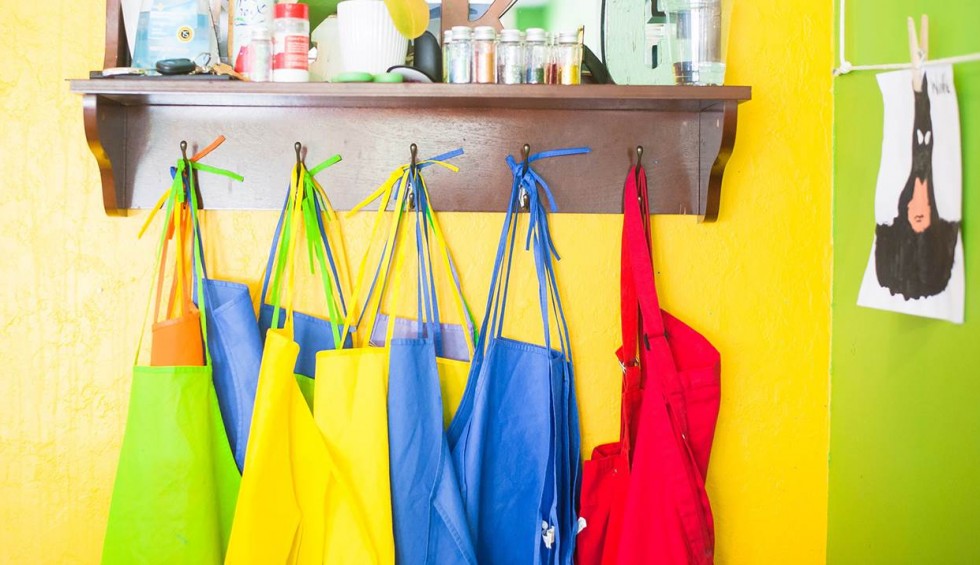 A generic square placeholder image with rounded corners in a figure.