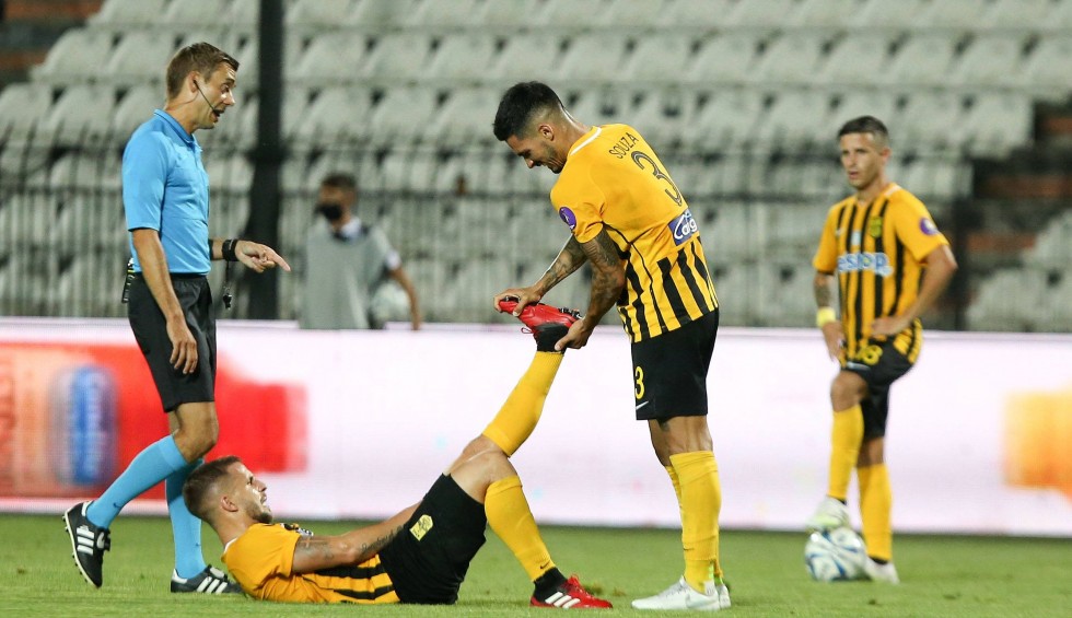 A generic square placeholder image with rounded corners in a figure.