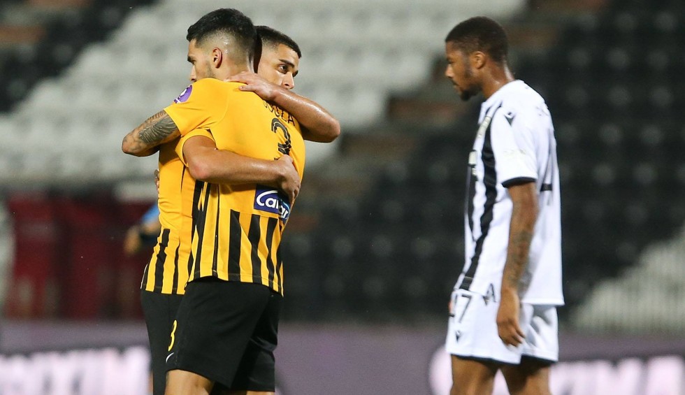 A generic square placeholder image with rounded corners in a figure.