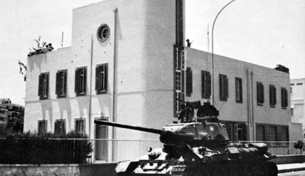 A generic square placeholder image with rounded corners in a figure.