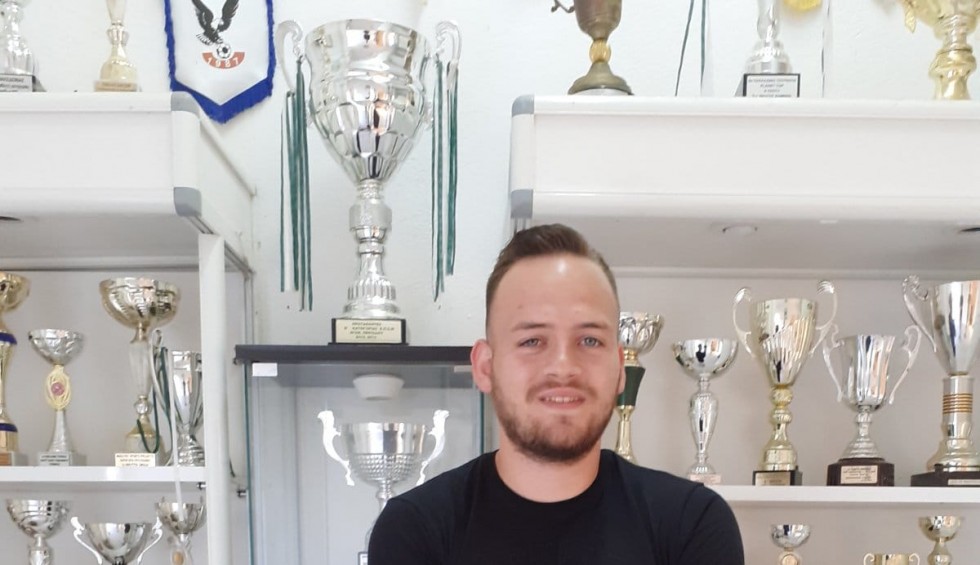 A generic square placeholder image with rounded corners in a figure.