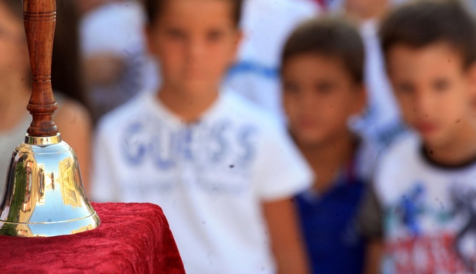 A generic square placeholder image with rounded corners in a figure.