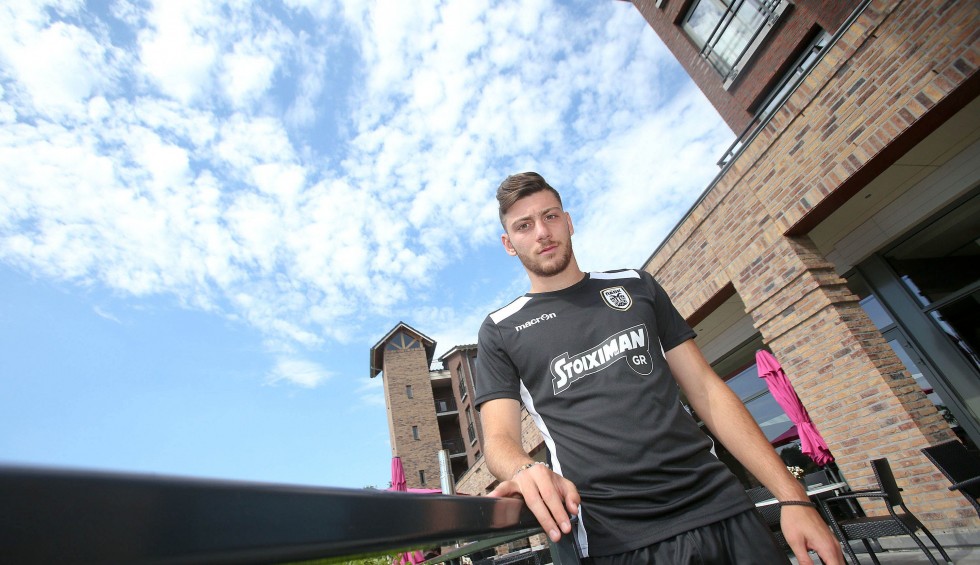 A generic square placeholder image with rounded corners in a figure.