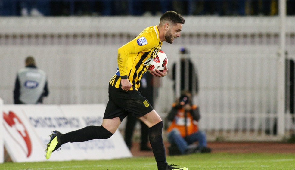 A generic square placeholder image with rounded corners in a figure.