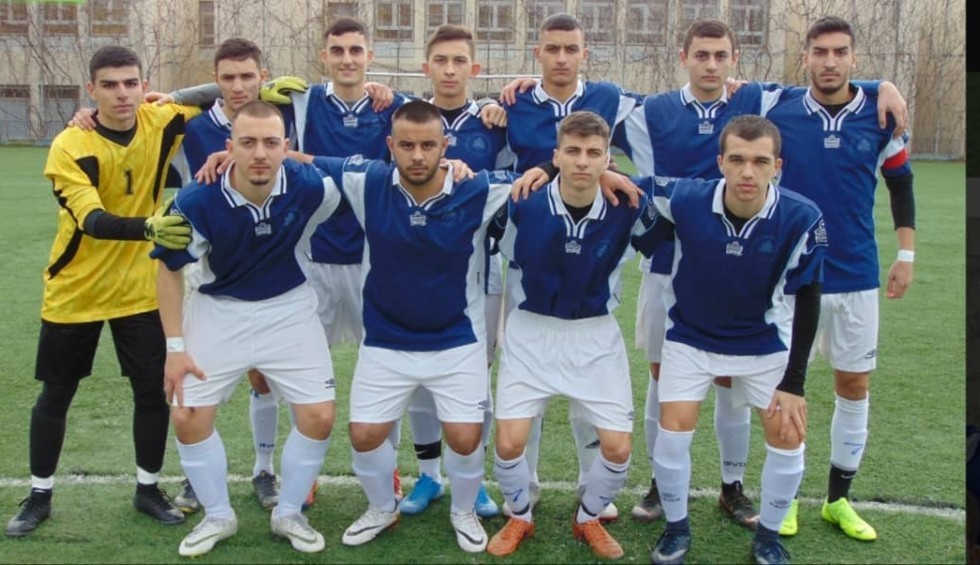 A generic square placeholder image with rounded corners in a figure.