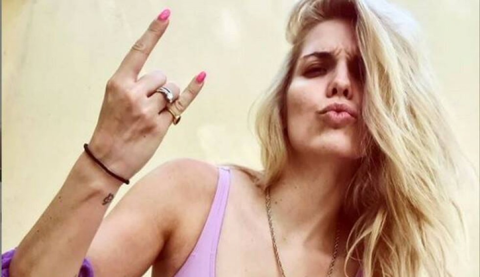 A generic square placeholder image with rounded corners in a figure.