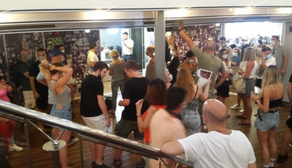 A generic square placeholder image with rounded corners in a figure.