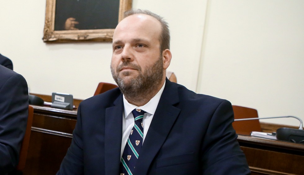 A generic square placeholder image with rounded corners in a figure.