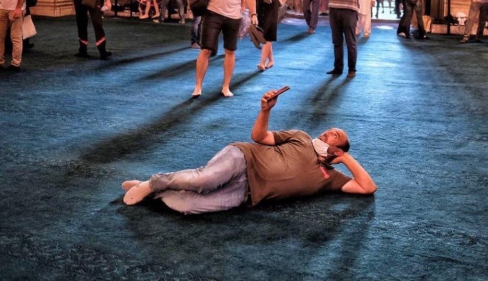 A generic square placeholder image with rounded corners in a figure.