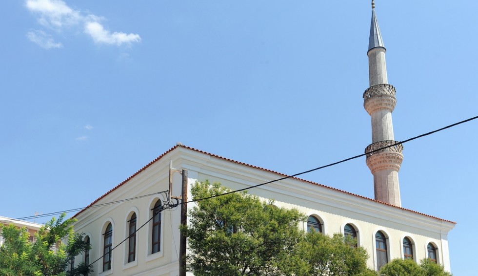 A generic square placeholder image with rounded corners in a figure.