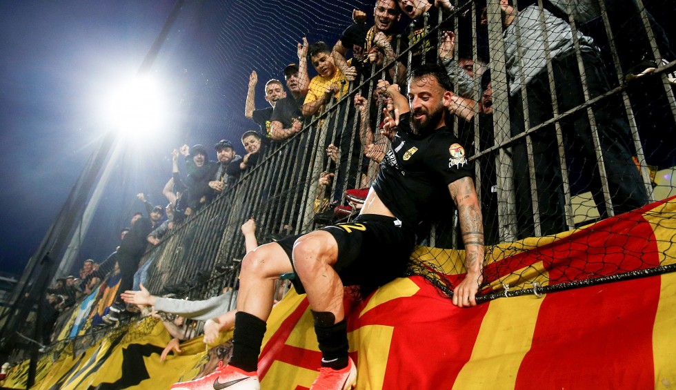 A generic square placeholder image with rounded corners in a figure.