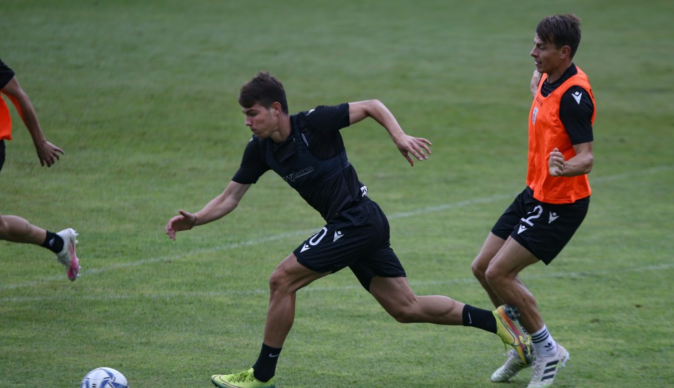 A generic square placeholder image with rounded corners in a figure.