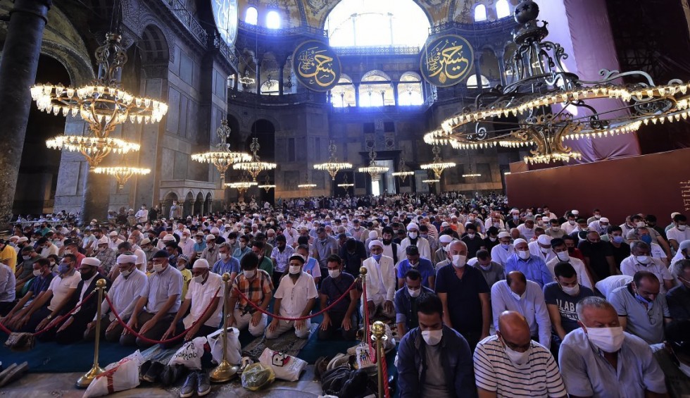 A generic square placeholder image with rounded corners in a figure.