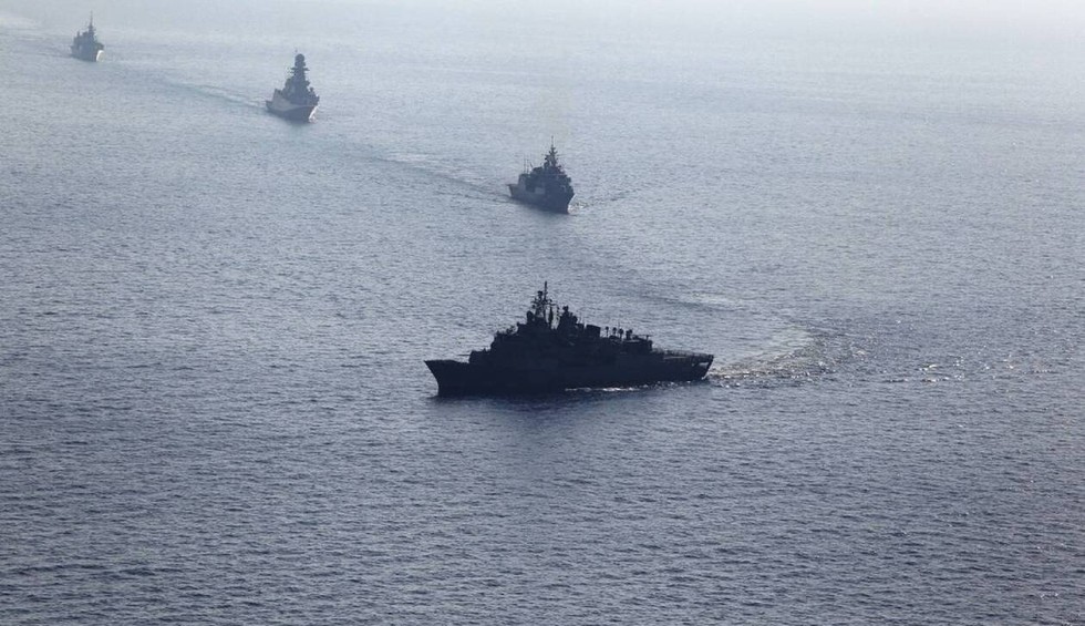 A generic square placeholder image with rounded corners in a figure.