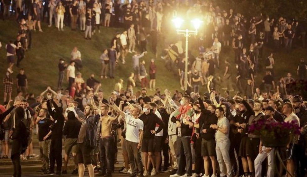 A generic square placeholder image with rounded corners in a figure.